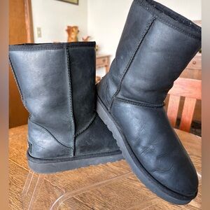 Women’s Black Leather Short UGG Boots Sz 8